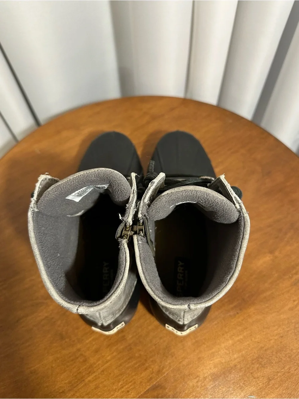 Sperry women’s size 7 saltwater Black and Gray Waterproof Duck Boots